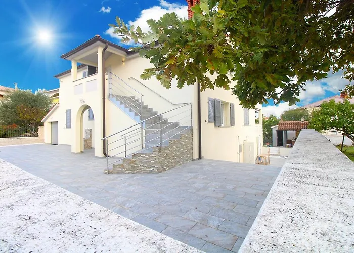 Apartments With A Parking Space Pula - 20794