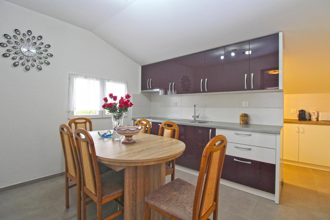 With A Parking Space - 20794 Apartman Pula